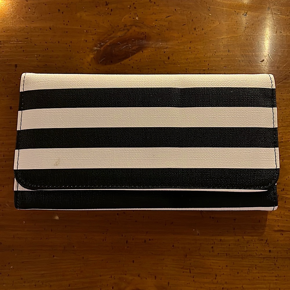 Bold stripped KUT Wallet